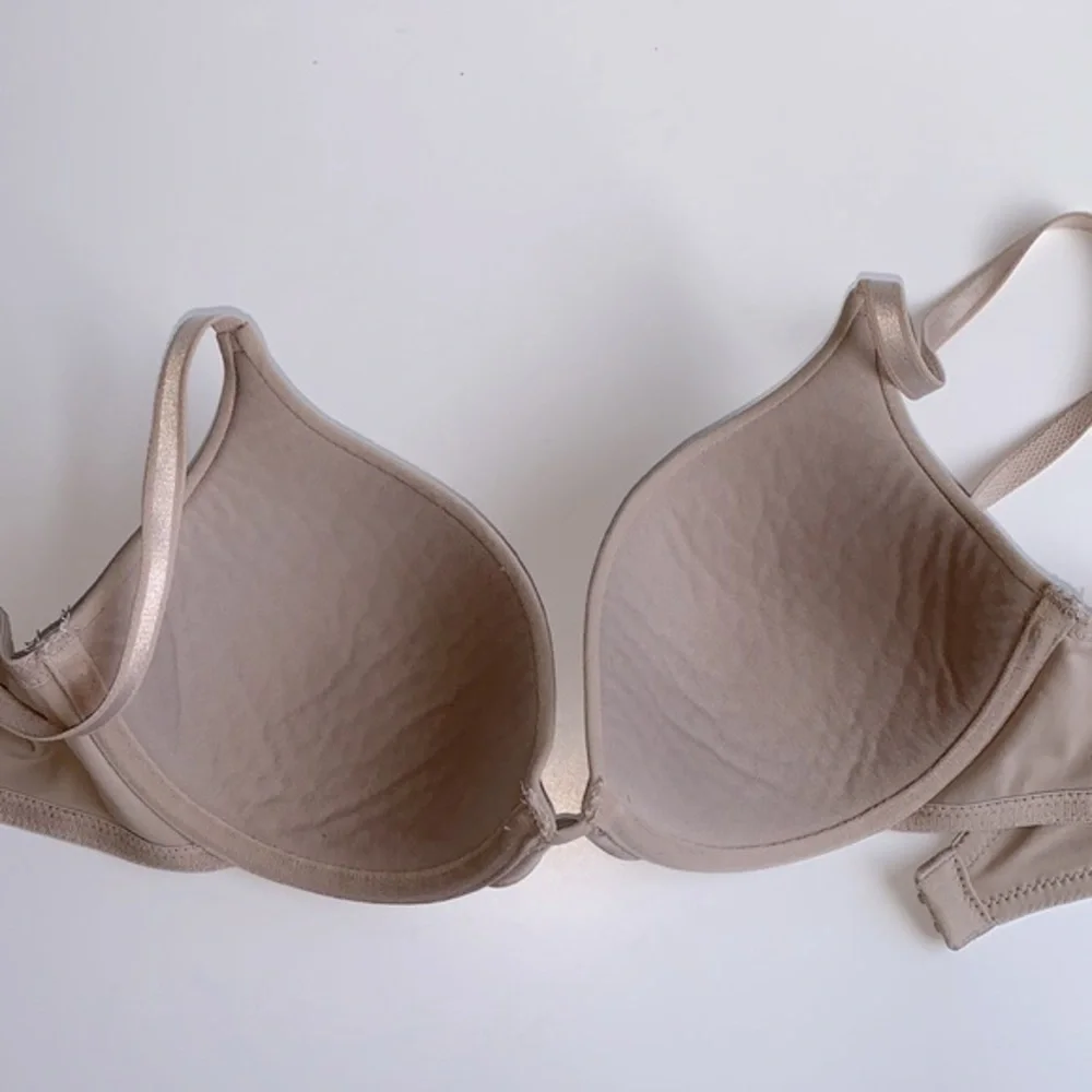 Vassarette beige convertible straps underwire‎ bra.  Lightly padded. Size 34B.